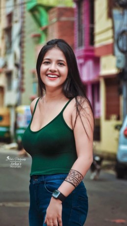 Hoorain - Slim Call Girl in Bahadurabad Karachi

